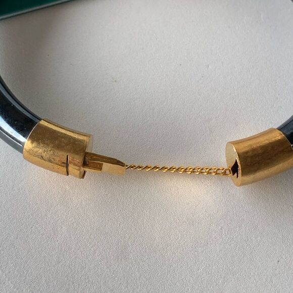Vintage hematite bangle bracelet with gold clasp and chain - Picture 5 of 7